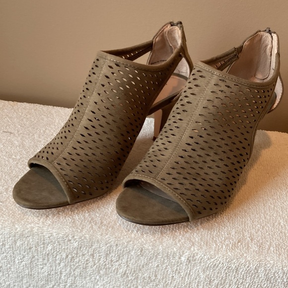 NWOT - Style $ Co Shooties. Size 9. - Picture 2 of 12